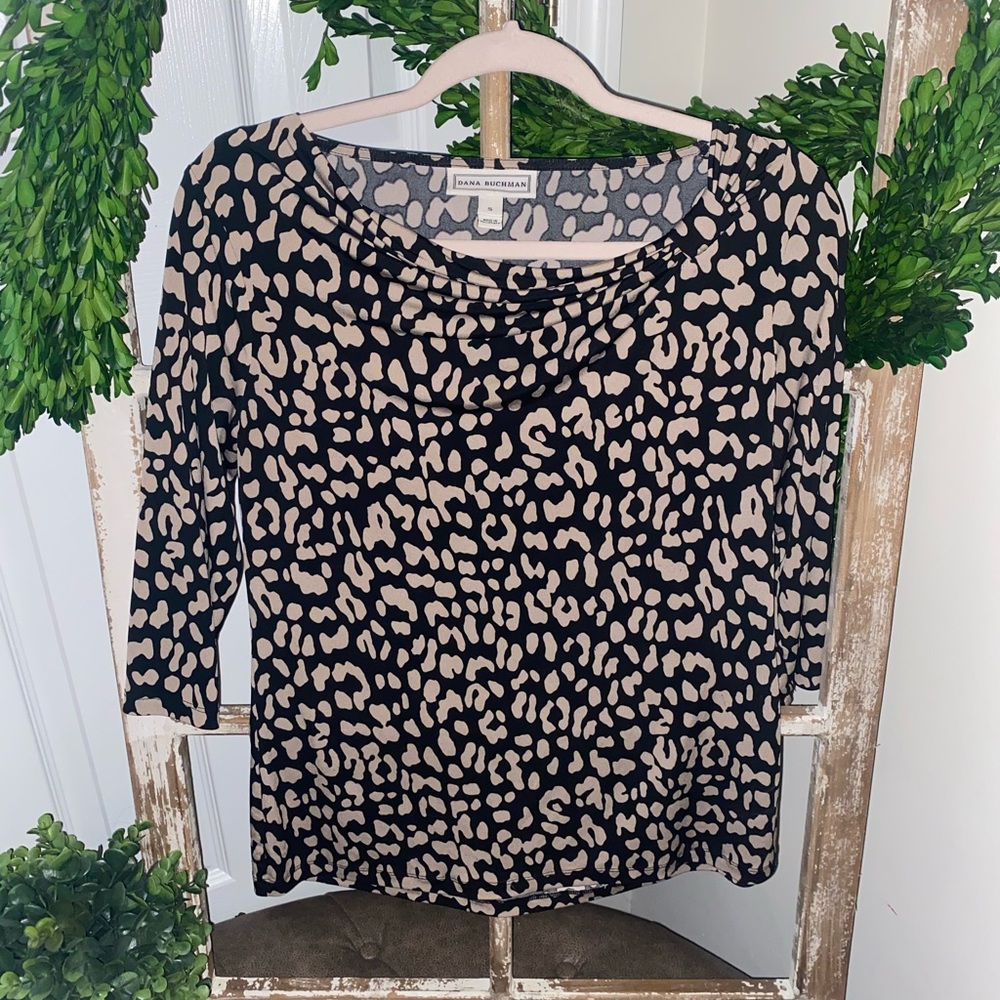 Size small Black and Tan shirt